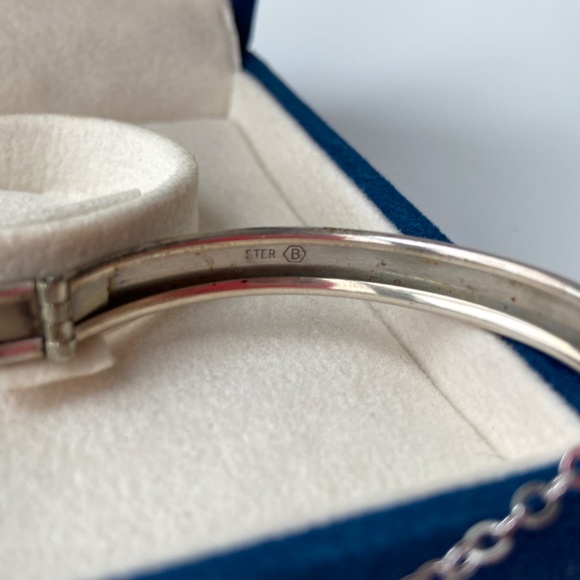 Vintage BIRKS Sterling 925 Silver Floral Etched BABY Bangle Bracelet W/ Chain - Picture 2 of 6